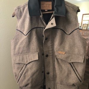 Powder River outfitters vest